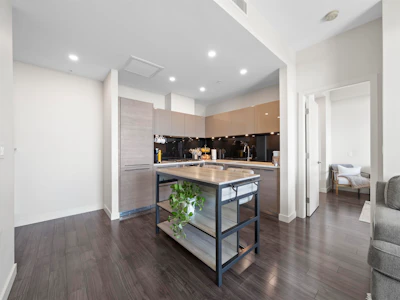 2904-6383 Mckay Avenue - 4