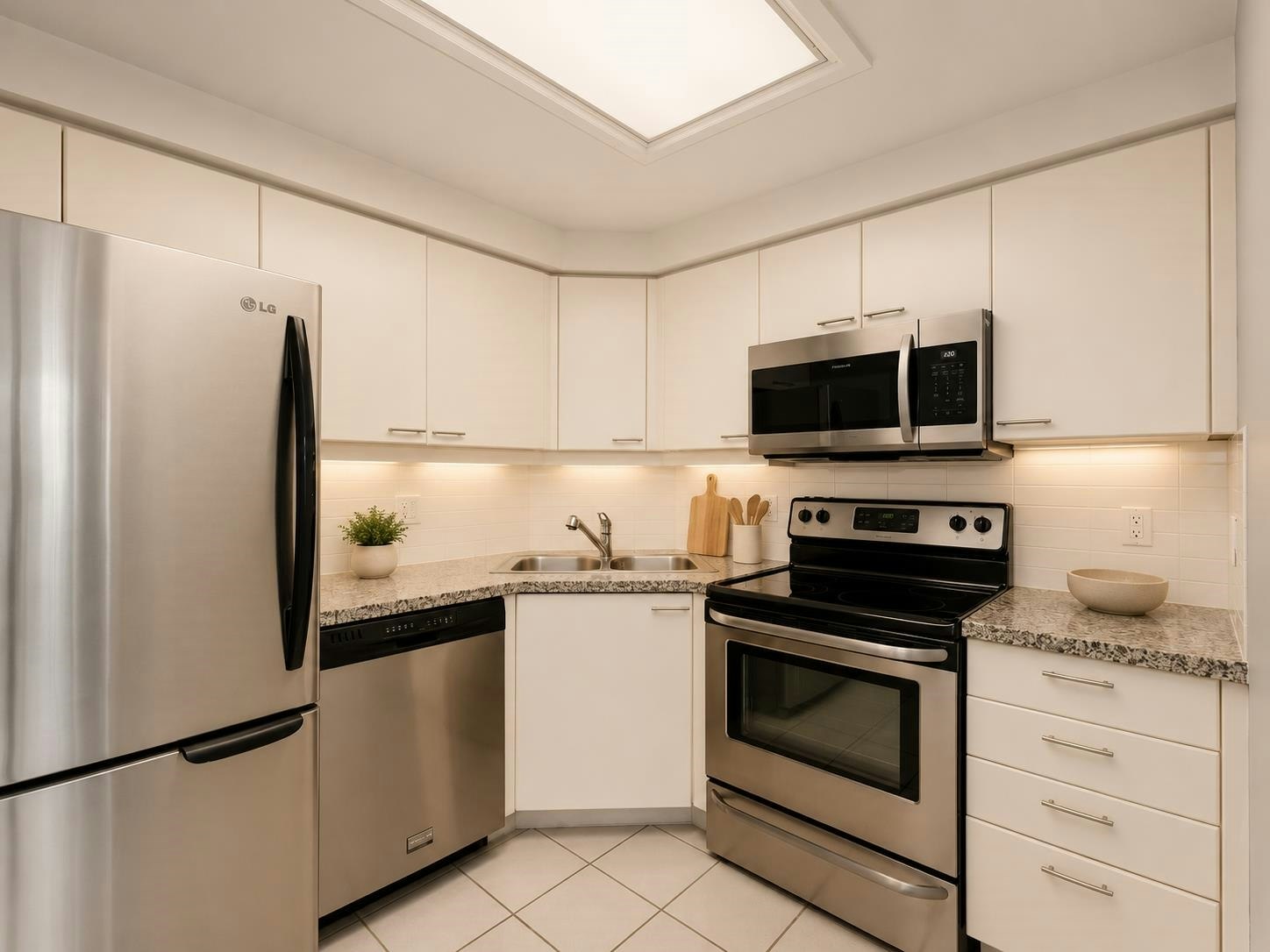 1206-388 Drake Street - 5