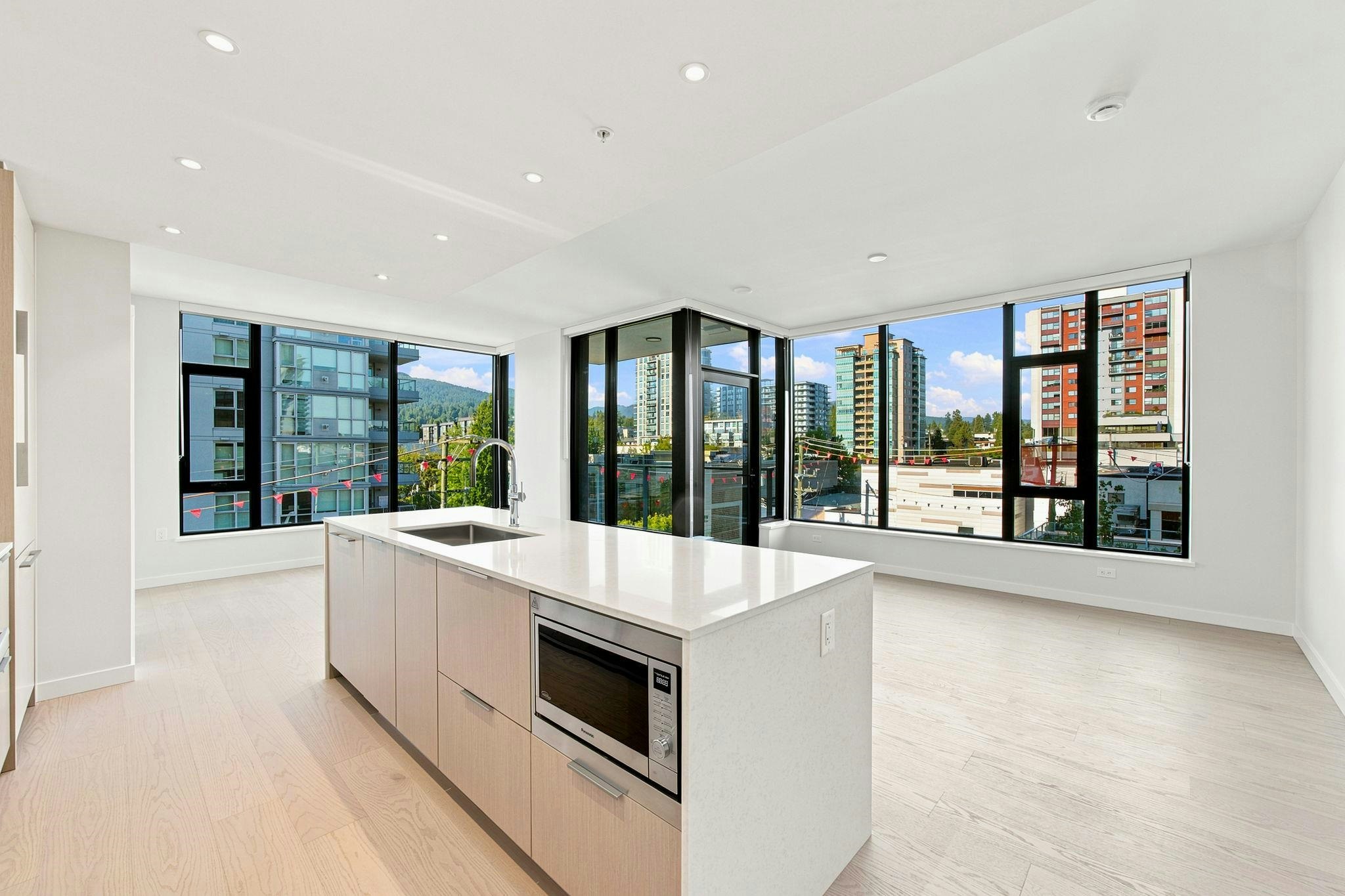 403-128 W 15th Street, North Vancouver, BC, V7M 1R5 - 3