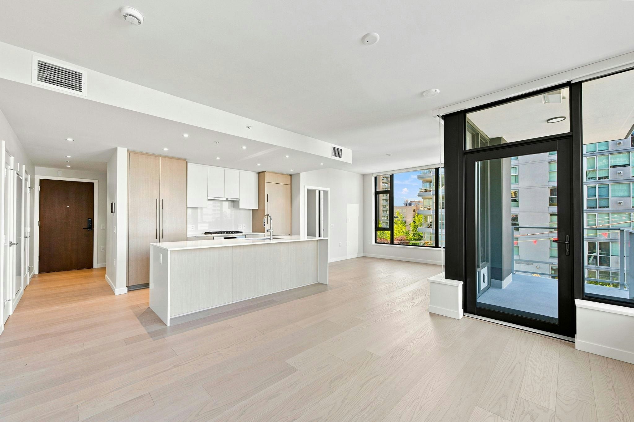 403-128 W 15th Street, North Vancouver, BC, V7M 1R5 - 2