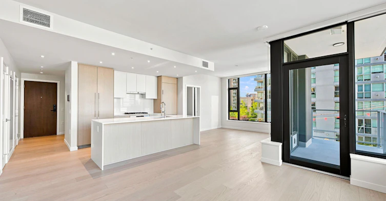 403-128 W 15th Street, North Vancouver, BC, V7M 1R5 - 2