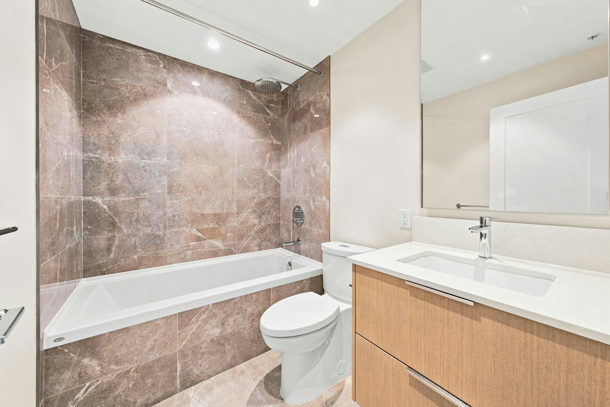 403-128 W 15th Street, North Vancouver, BC, V7M 1R5 - 12