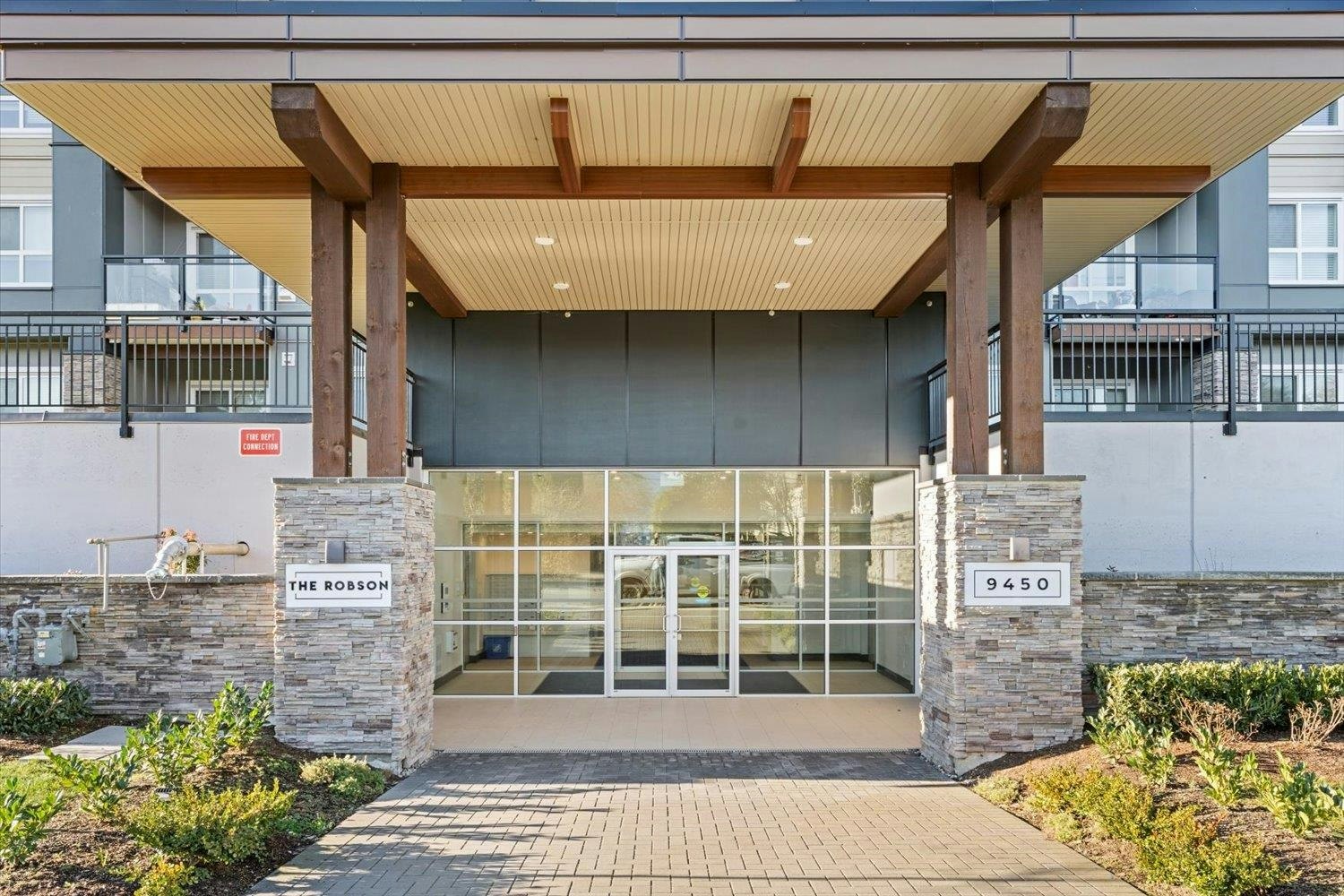 108-9450 Robson Street - 2