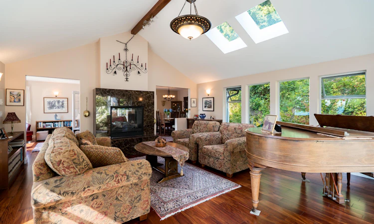 806 Hummingbird Lane