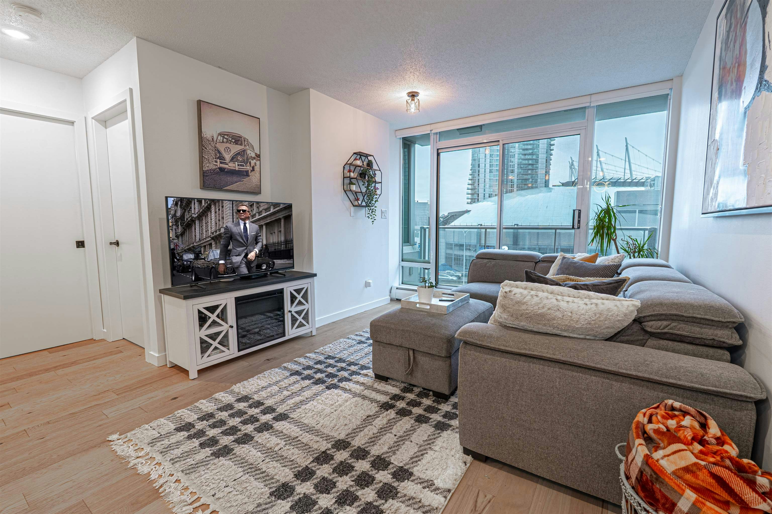 1003-688 Abbott Street, Vancouver, BC, V6B 0B9 - 3