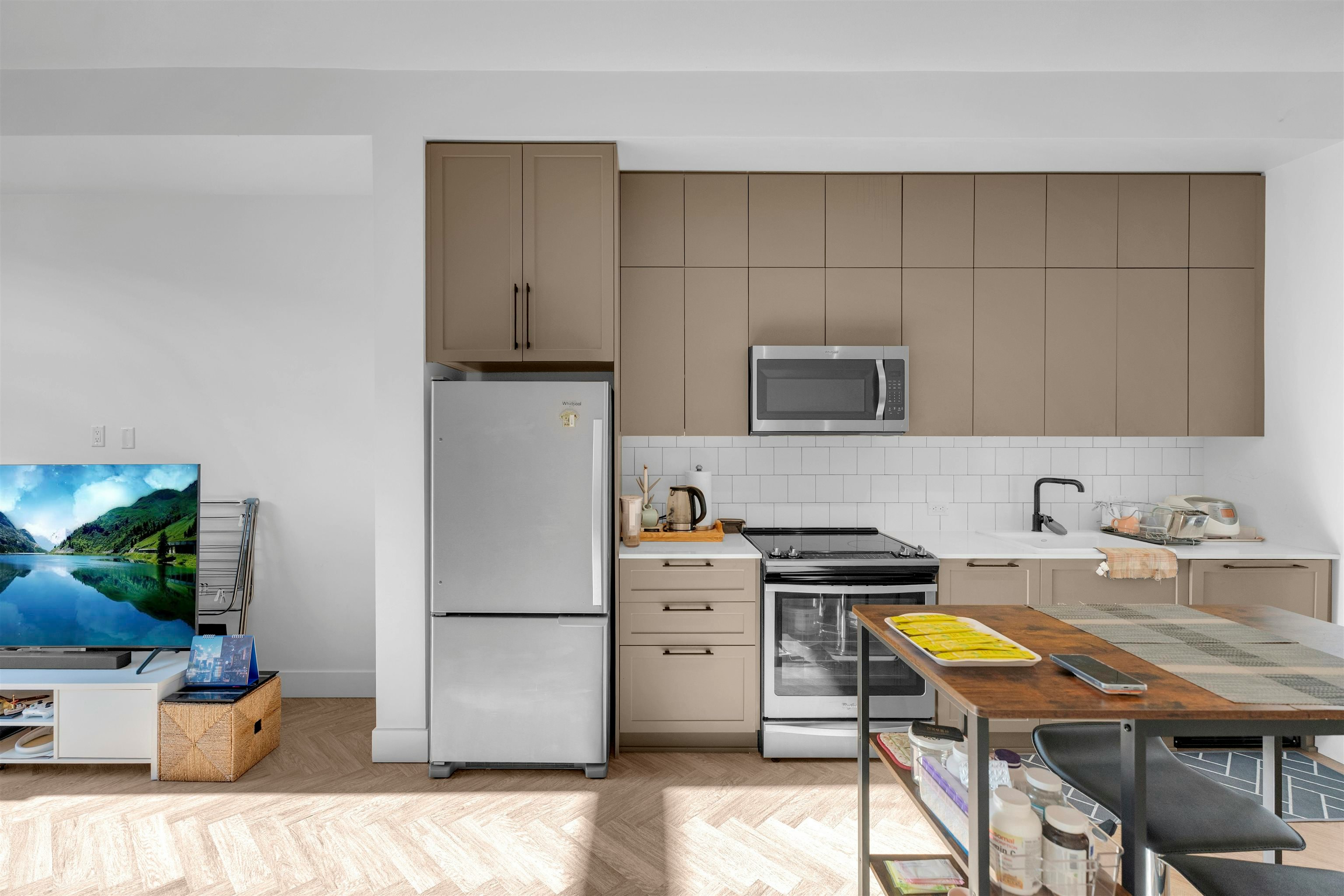 99-17568 57a Avenue - 5