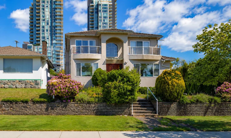 515 W 60th Avenue