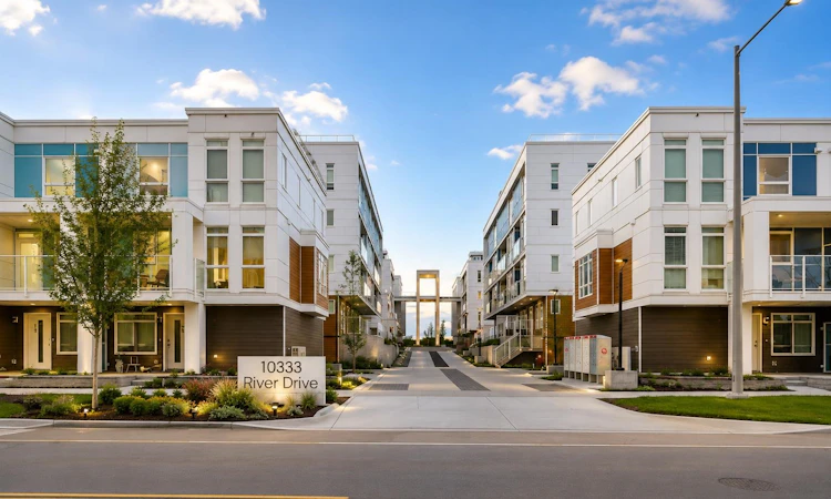26-10333 River Drive
