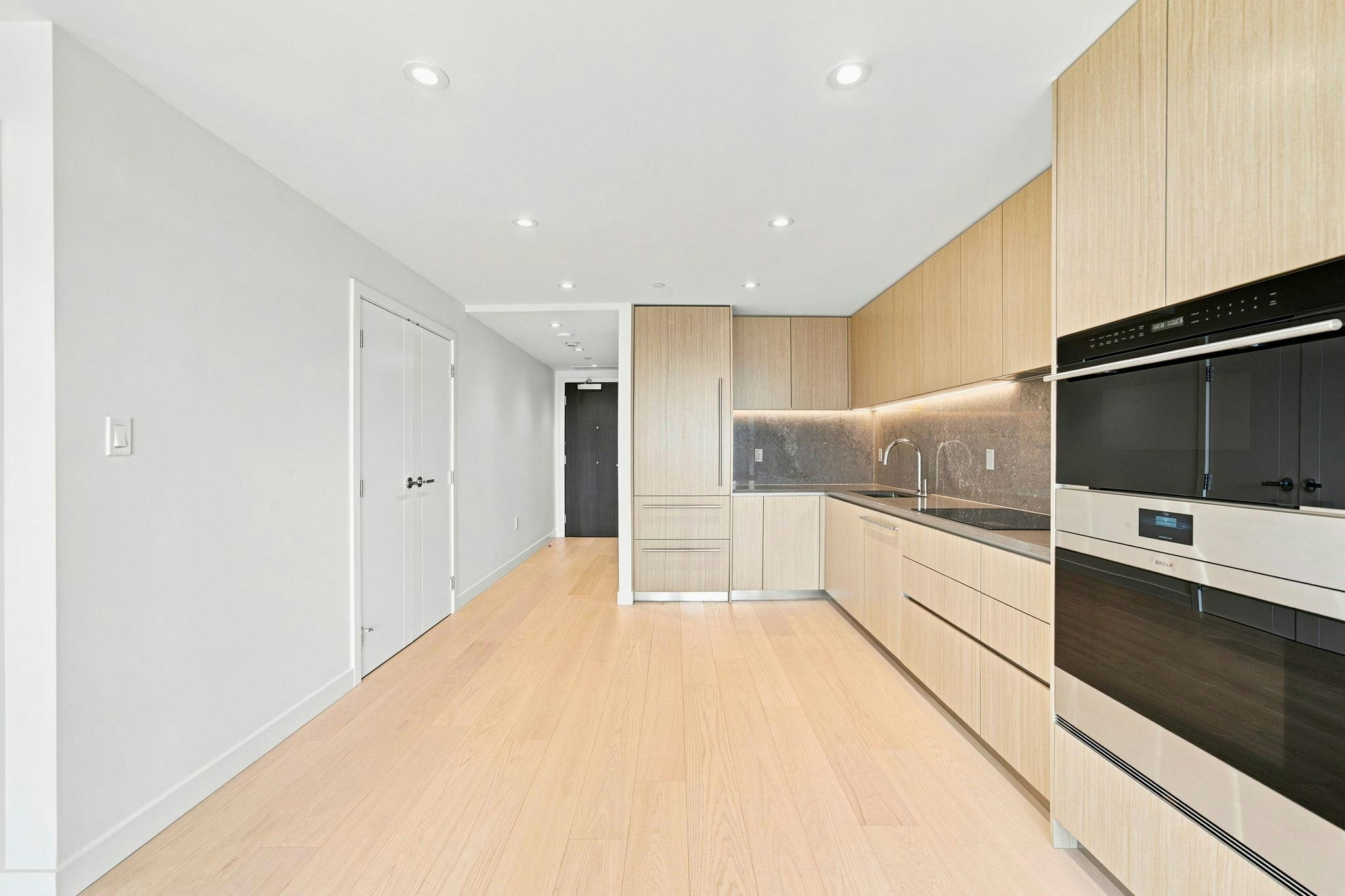 301-785 Harbour Way, North Vancouver, BC, V7P 0G3 - 7