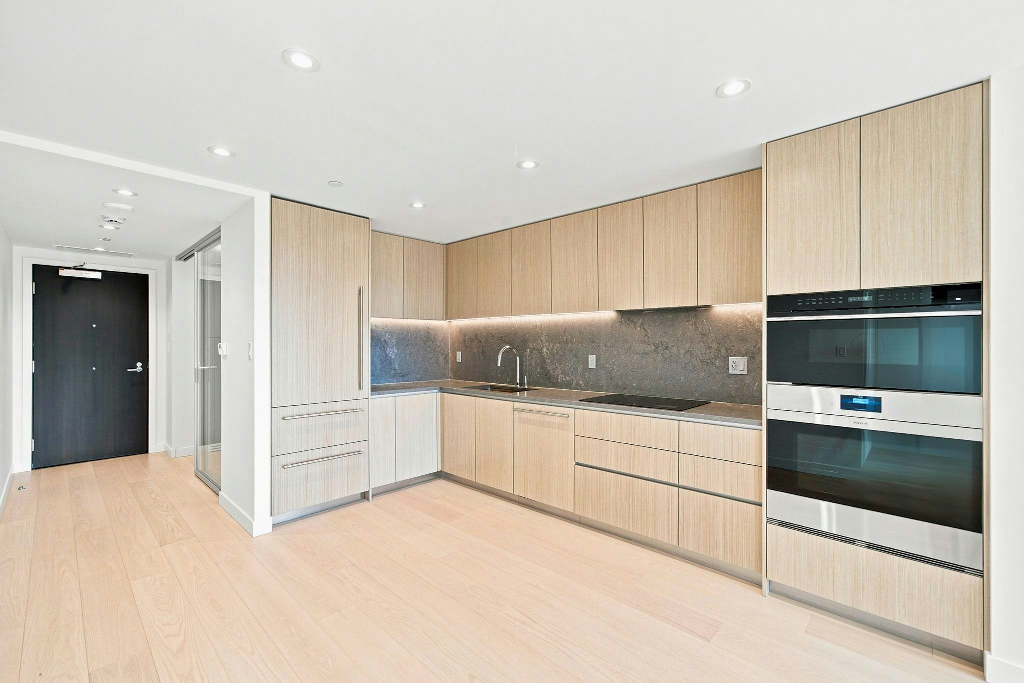 301-785 Harbour Way, North Vancouver, BC, V7P 0G3 - 6