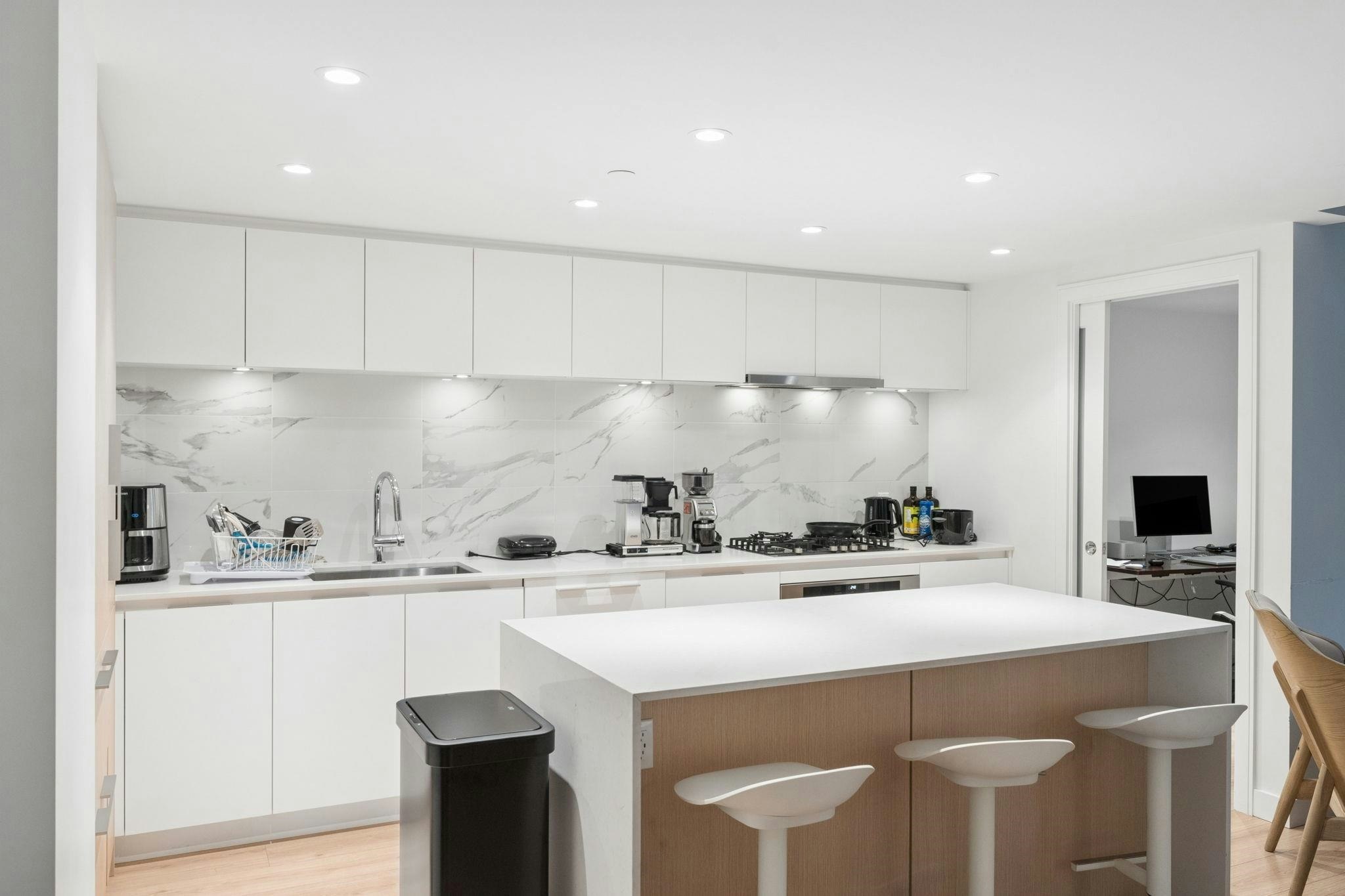305-1500 Fern Street - 4