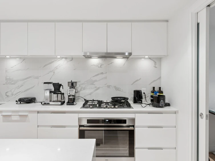 305-1500 Fern Street, North Vancouver, BC, V7J 0E6 - 7