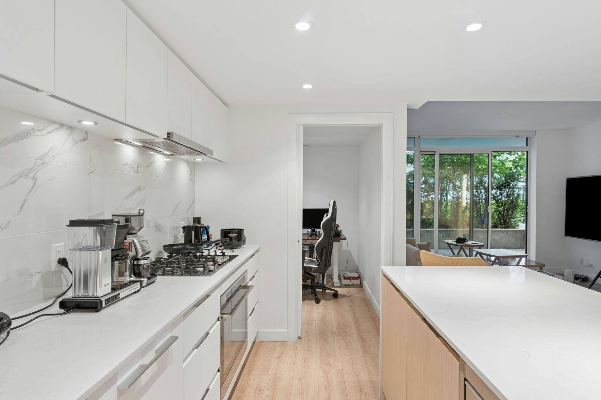 305-1500 Fern Street, North Vancouver, BC, V7J 0E6 - 8