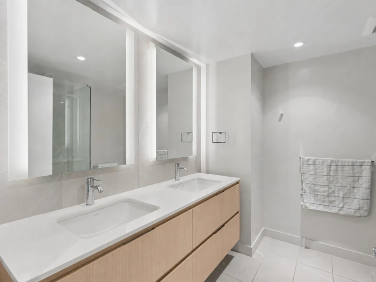 305-1500 Fern Street, North Vancouver, BC, V7J 0E6 - 17