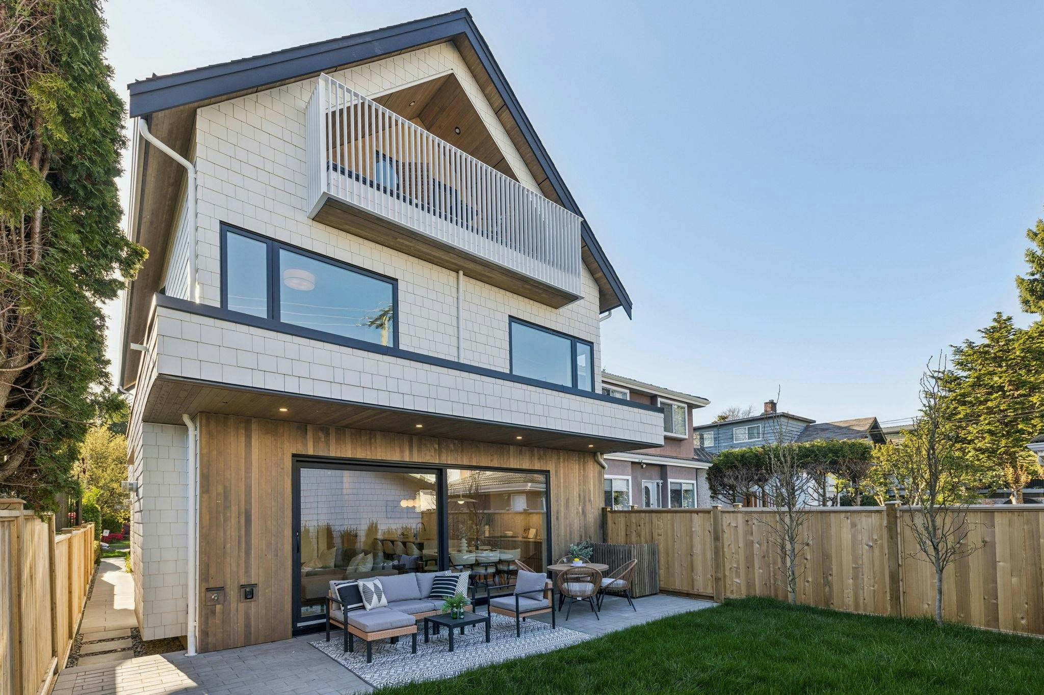 2-6040 Larch Street, Vancouver, BC, V6M 4E4