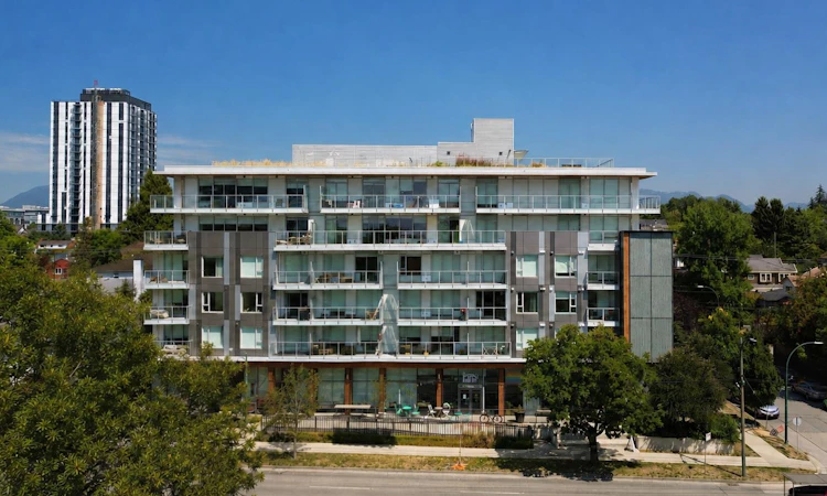 310-5693 Elizabeth Street
