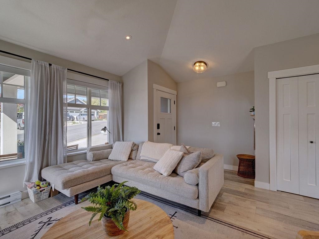 6078 Kingbird Avenue, Sechelt, BC, V7Z 0S4 - 9