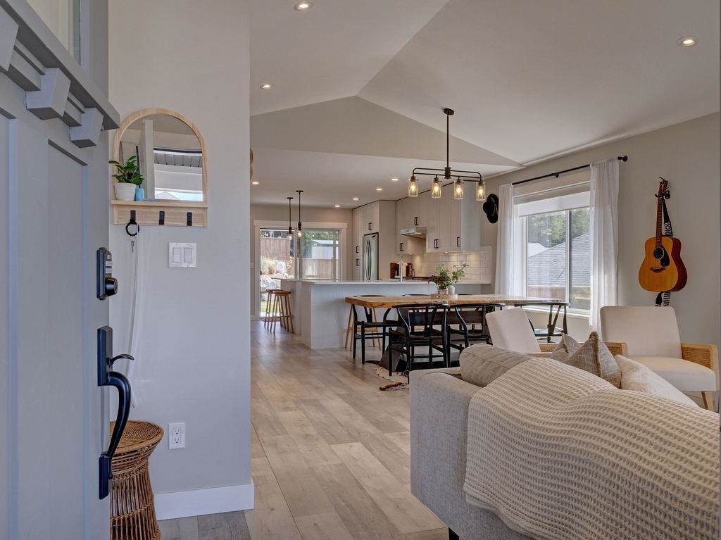 6078 Kingbird Avenue, Sechelt, BC, V7Z 0S4 - 10