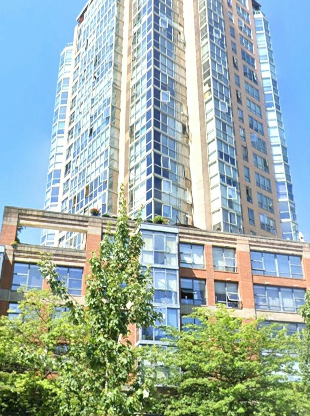 71-1233 Pacific Boulevard, Vancouver, BC, V6Z 2X7