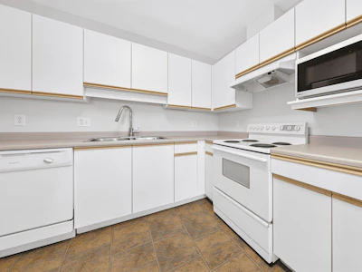 408-8537 Young Road - 4