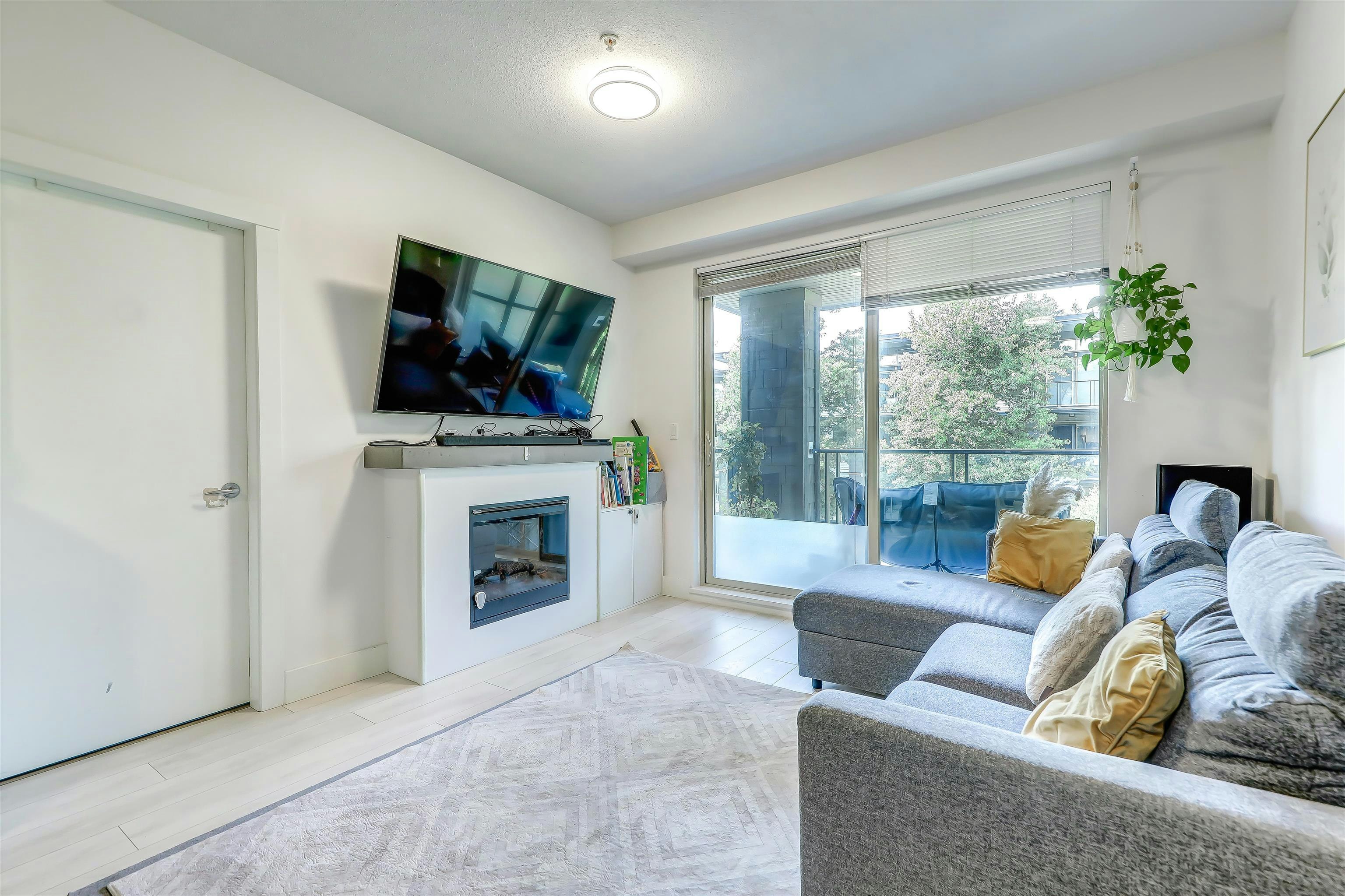 304-7478 Byrnepark Walk, Burnaby, BC, V3N 0B5