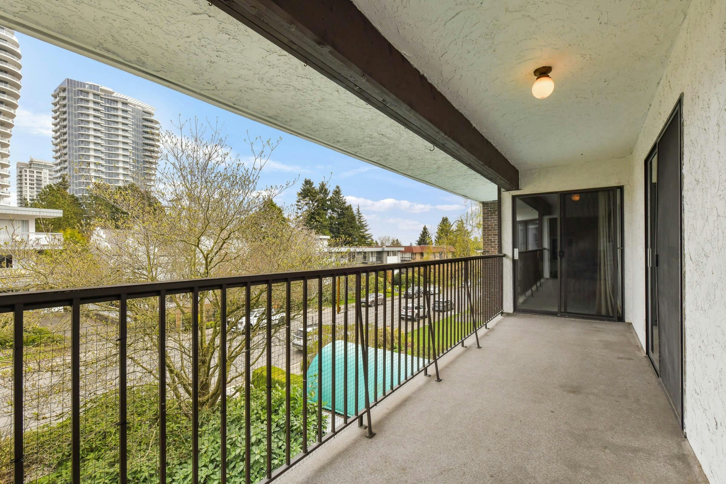 305-1521 Blackwood Street, Surrey, BC, V4B 3V6