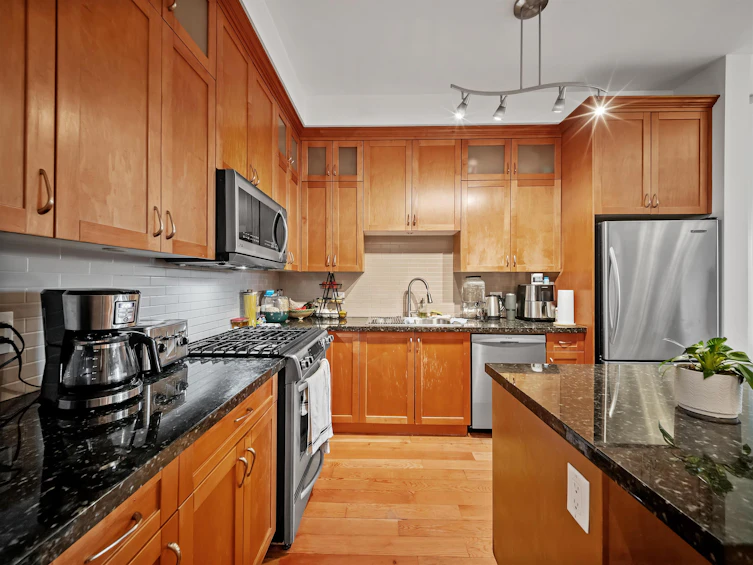 308-250 Salter Street, New Westminster, BC, V3M 0B7 - 8
