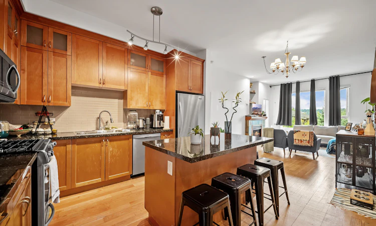 308-250 Salter Street