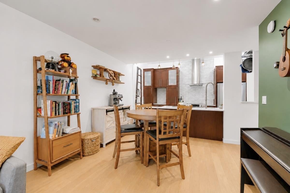 304-1420 E 7th Avenue, Vancouver, BC, V5N 1R8 - 11