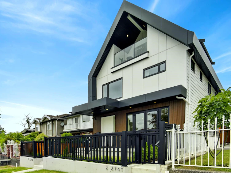 1-2741 E 7th Avenue, Vancouver, BC, V5M 1T8