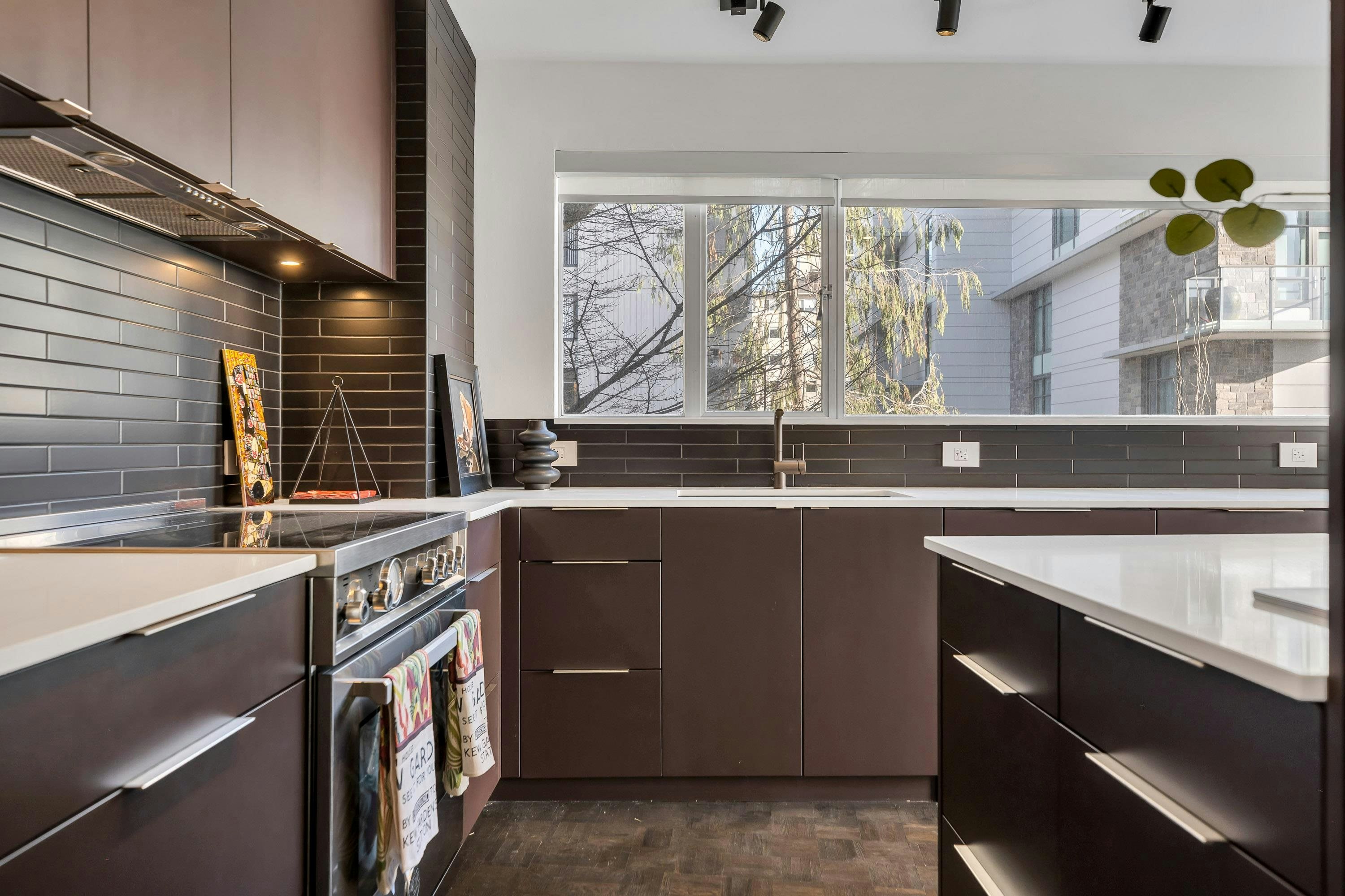 101-2135 Argyle Avenue, West Vancouver, BC, V7V 1A5 - 18