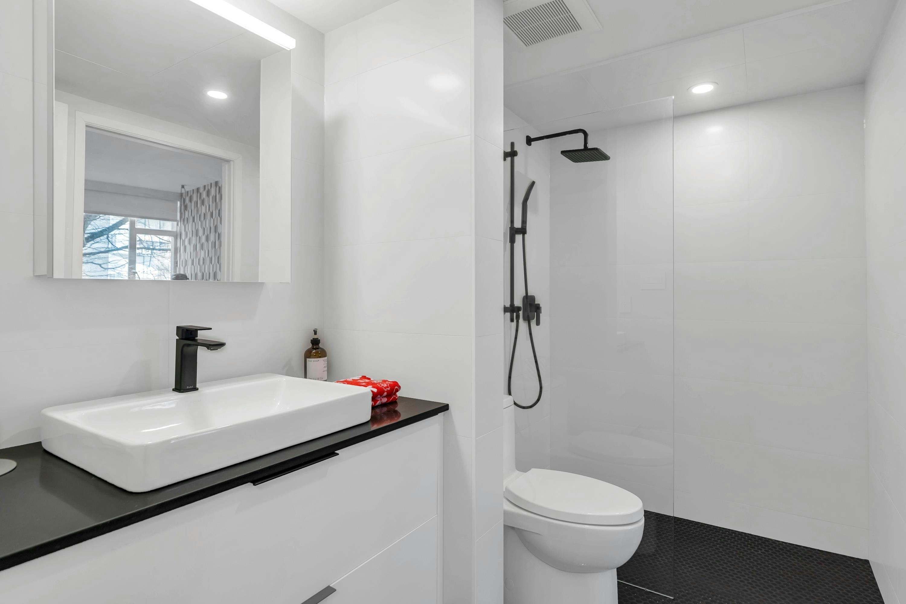 101-2135 Argyle Avenue, West Vancouver, BC, V7V 1A5 - 32