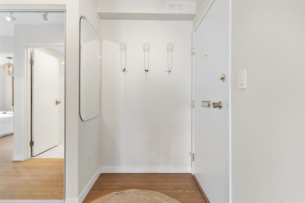102-2246 Bellevue Avenue - 5