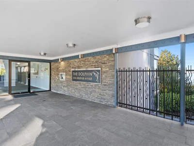 102-2246 Bellevue Avenue - 4