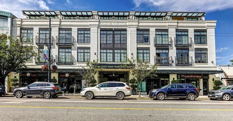 200-4355 W 10 Avenue, Vancouver, BC, V6R 2H6