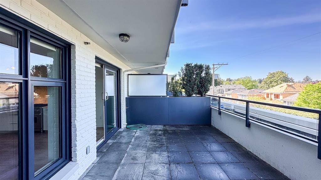 200-4355 W 10 Avenue, Vancouver, BC, V6R 2H6 - 3
