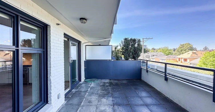 200-4355 W 10 Avenue, Vancouver, BC, V6R 2H6 - 3