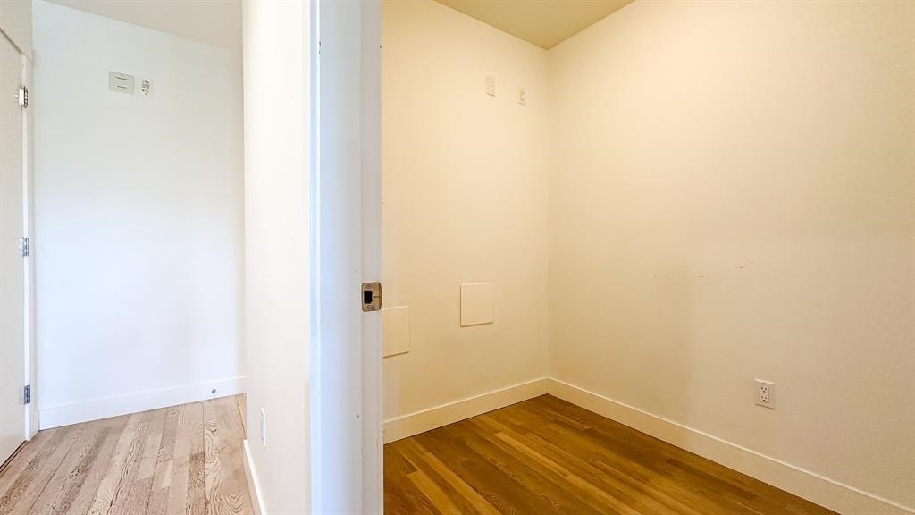 200-4355 W 10 Avenue, Vancouver, BC, V6R 2H6 - 10