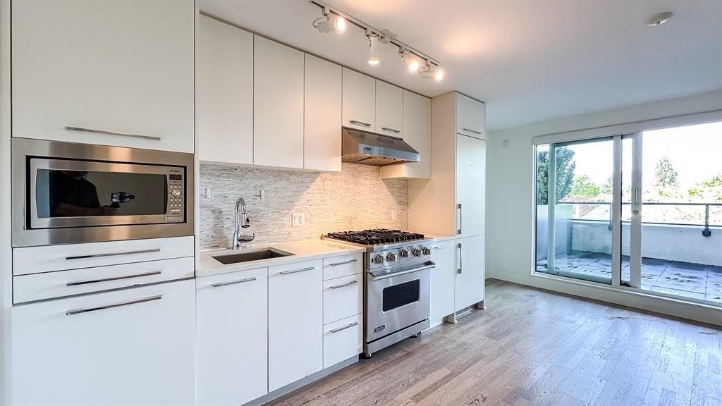 200-4355 W 10 Avenue, Vancouver, BC, V6R 2H6 - 11