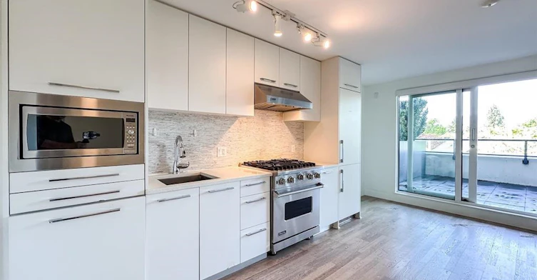 200-4355 W 10 Avenue, Vancouver, BC, V6R 2H6 - 11