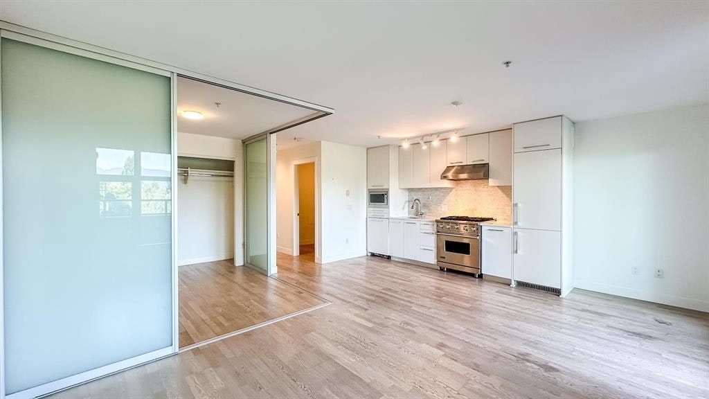 200-4355 W 10 Avenue, Vancouver, BC, V6R 2H6 - 13