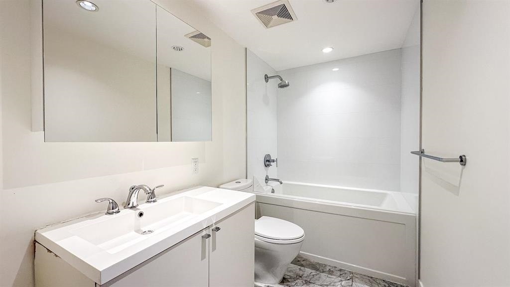 200-4355 W 10 Avenue, Vancouver, BC, V6R 2H6 - 8
