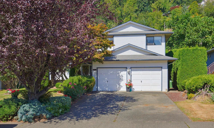 2358 Cameron Crescent