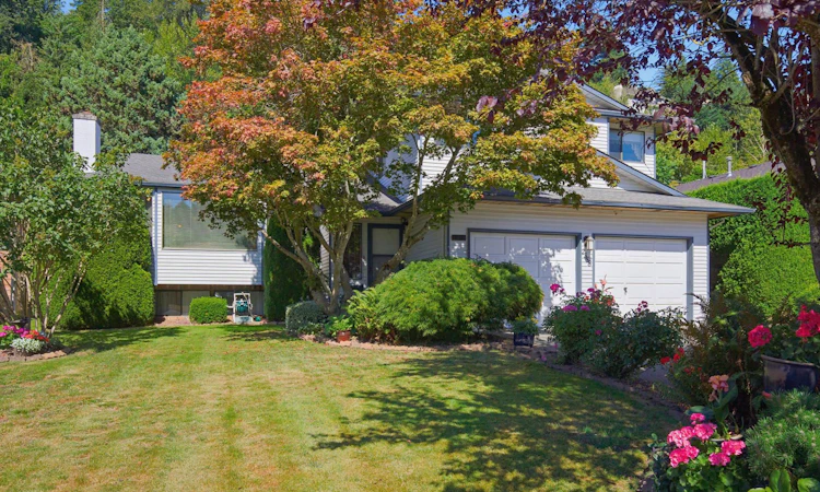 2358 Cameron Crescent