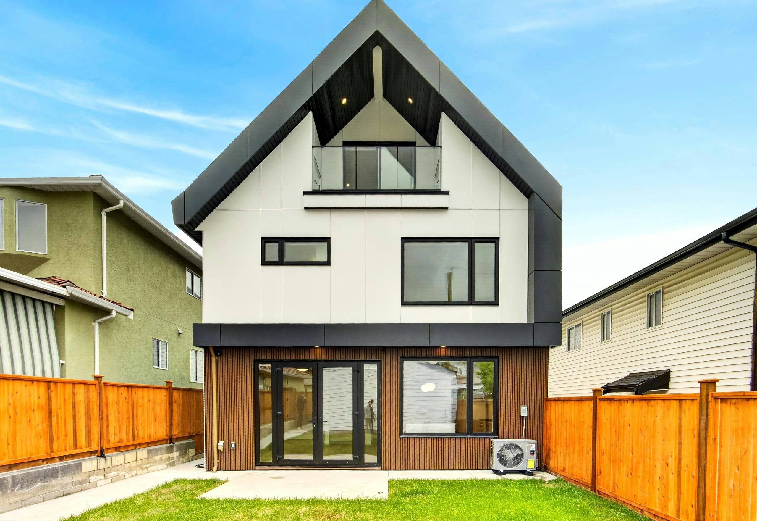 2-2741 E 7th Avenue, Vancouver, BC, V5M 1T8