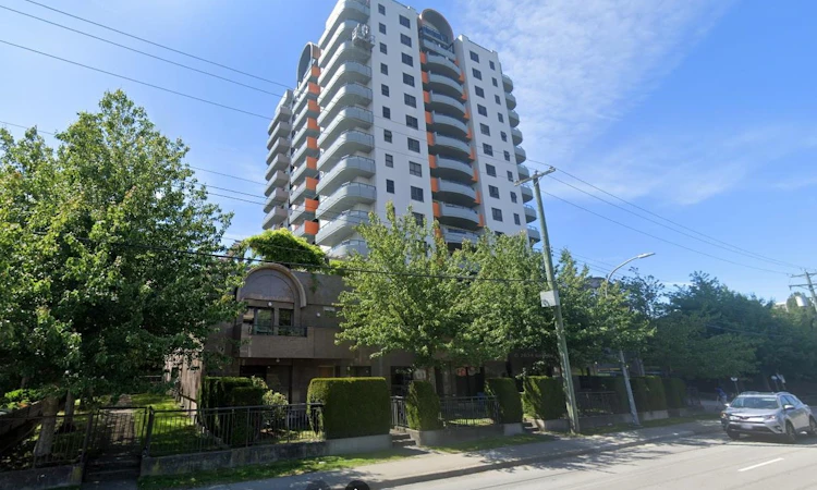 1201-6611 Cooney Road