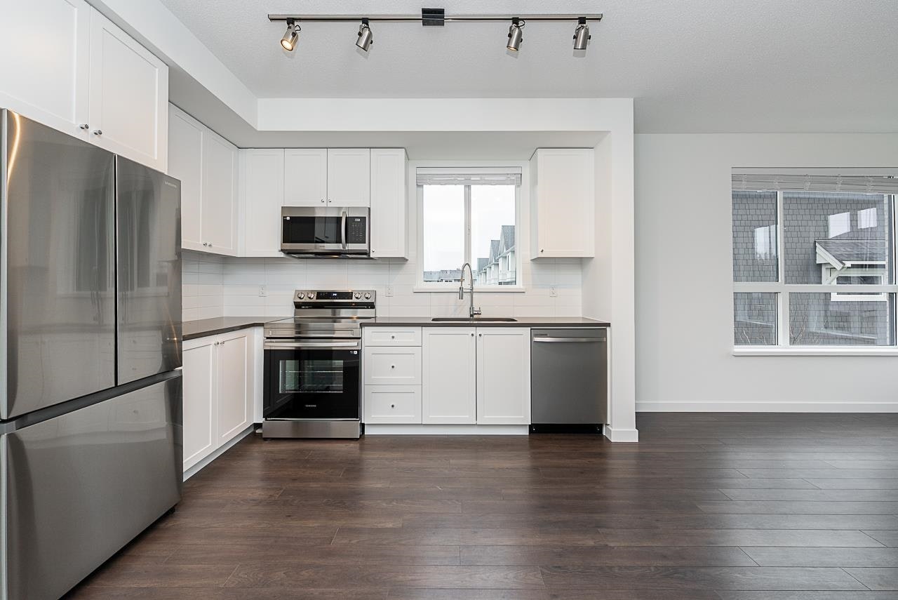 214-15738 85 Avenue, Surrey, BC, V4N 6Y1