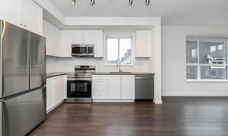 214-15738 85 Avenue