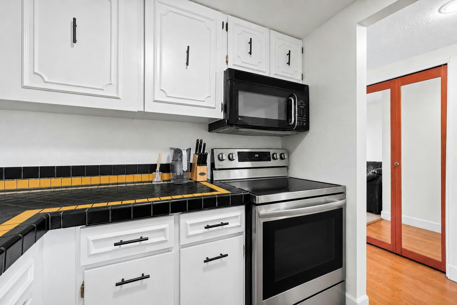 107-9700 Glenacres Drive - 5