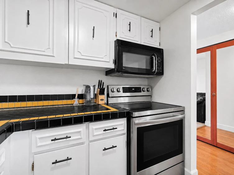 107-9700 Glenacres Drive, Richmond, BC, V7A 1Y7 - 5